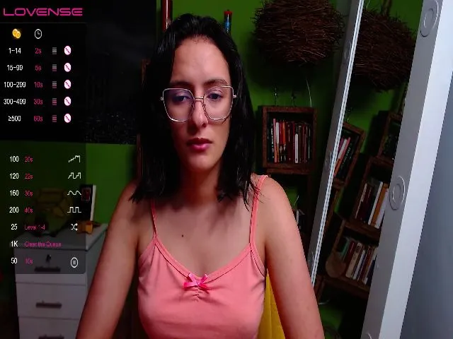 Live sex webcam photo for MiaportmanX #272547845