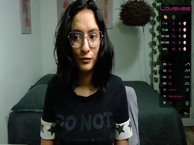 Live sex webcam photo for MiaportmanX #272996707