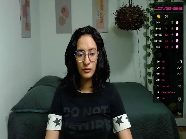 Live sex webcam photo for MiaportmanX #272996746