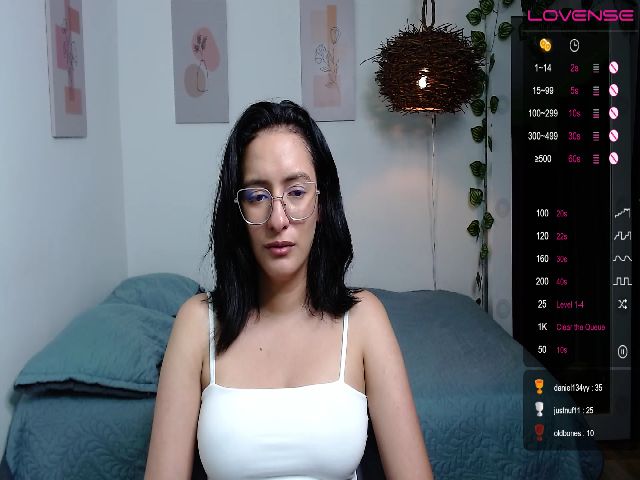 Live sex webcam photo for MiaportmanX #273196876