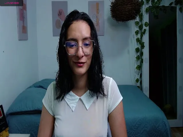 Live sex webcam photo for MiaportmanX #273289569