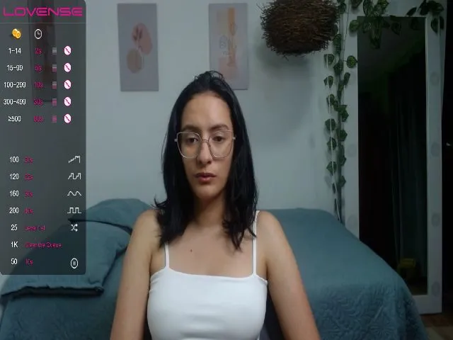 Live sex webcam photo for MiaportmanX #273389112