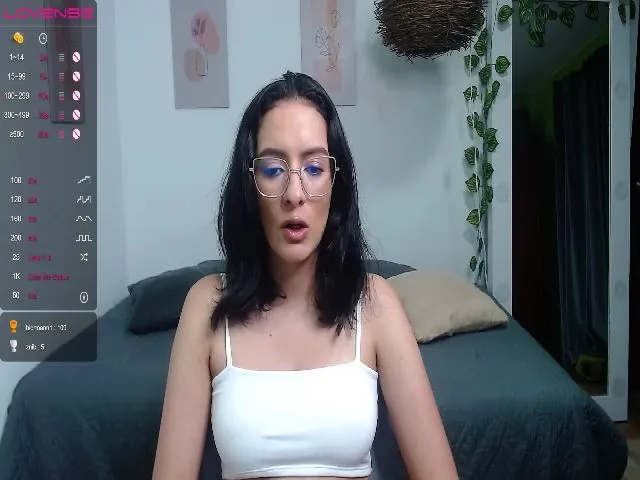 Live sex webcam photo for MiaportmanX #273586674