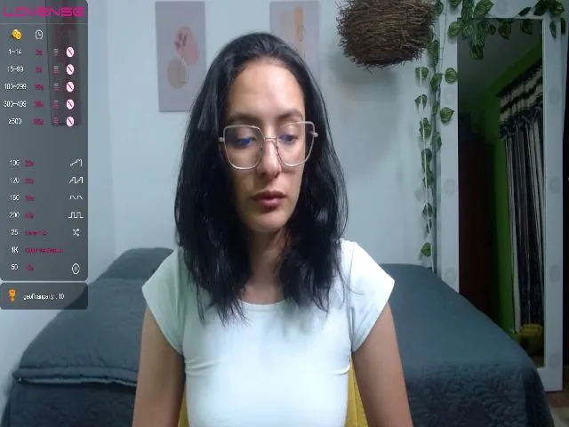 Live sex webcam photo for MiaportmanX #273658226