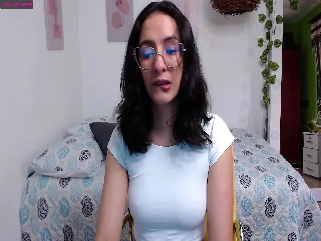 Live sex webcam photo for MiaportmanX #274032861