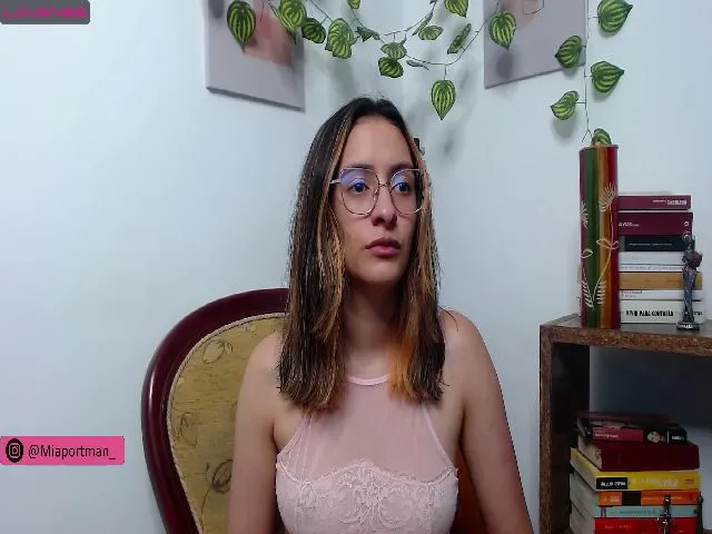 Live sex webcam photo for MiaportmanX #274464951