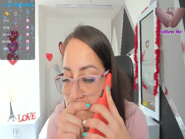Live sex webcam photo for Miaqueen69 #272610731