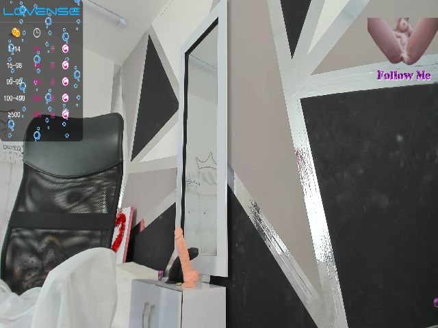 Live sex webcam photo for Miaqueen69 #273094610