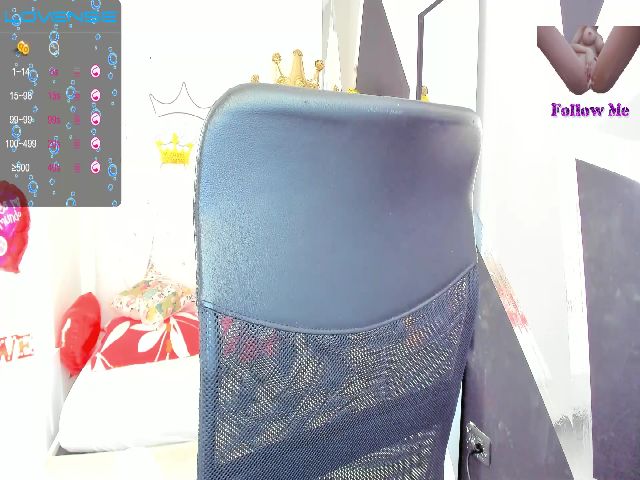 Live sex webcam photo for Miaqueen69 #273189929
