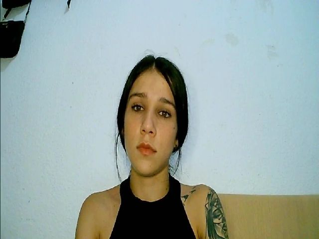 Live sex webcam photo for Miarose_1 #274453505