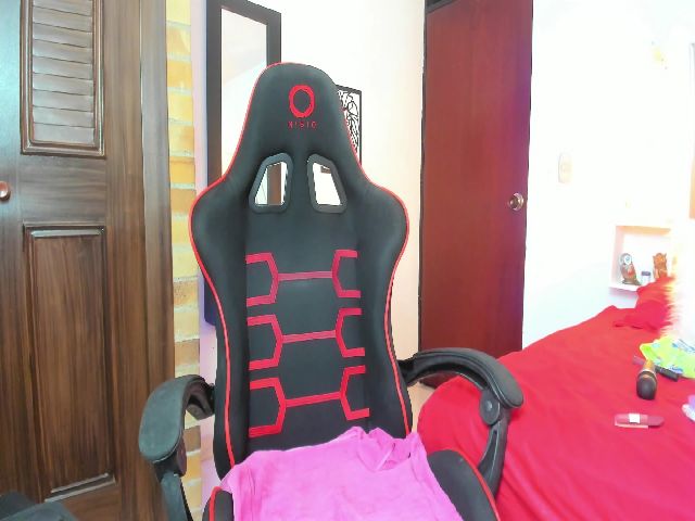 Live sex webcam photo for Miarousse20 #273509748