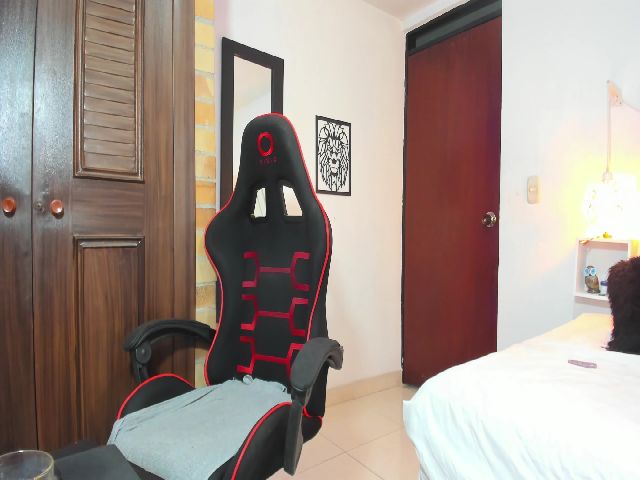 Live sex webcam photo for Miarousse20 #273717689