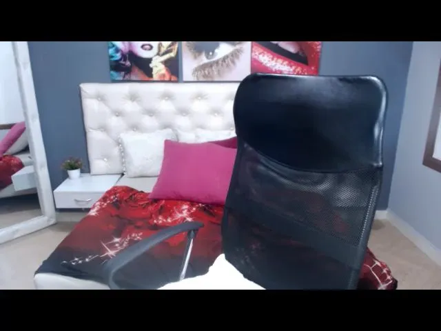 Live sex webcam photo for MichelleSexy #271938142