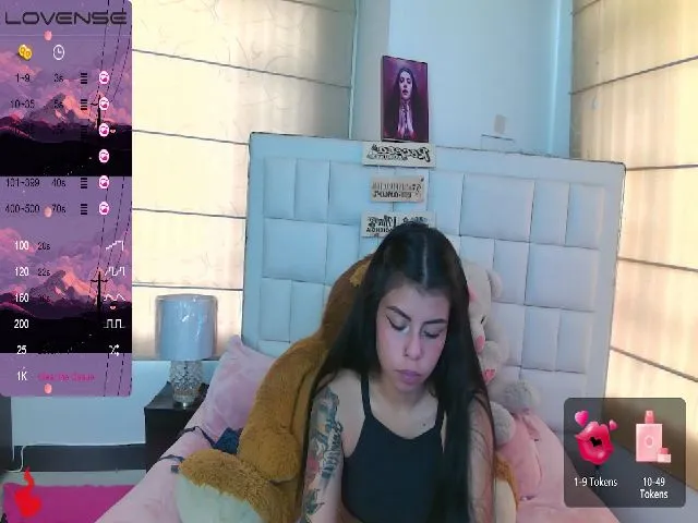 Live sex webcam photo for Miiaafox #272147651