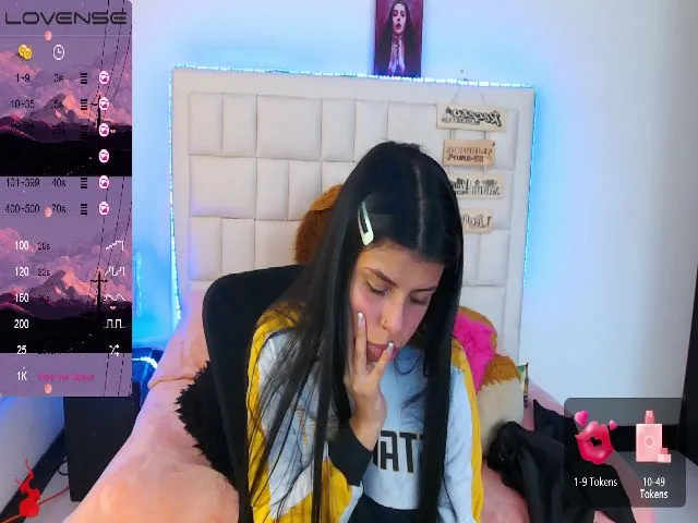 Live sex webcam photo for Miiaafox #272241075