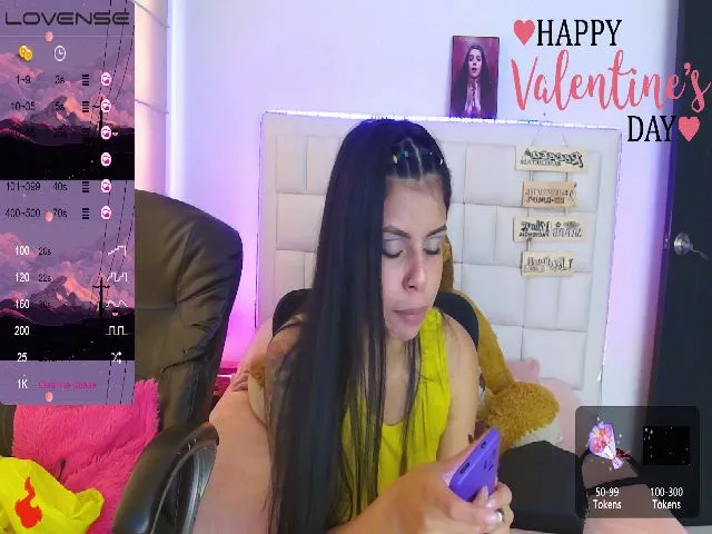 Live sex webcam photo for Miiaafox #272344173