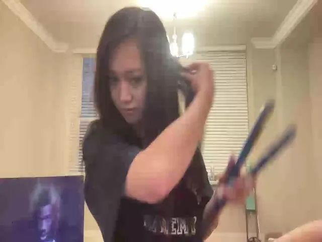 Live sex webcam photo for Mikaluvu #274118964