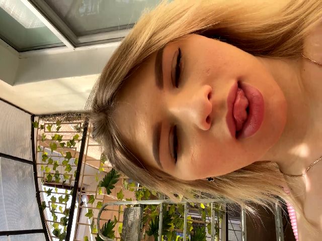 Live sex webcam photo for MilaVox #273337088