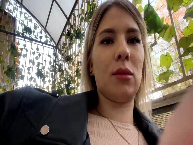 Live sex webcam photo for MilaVox #273359391