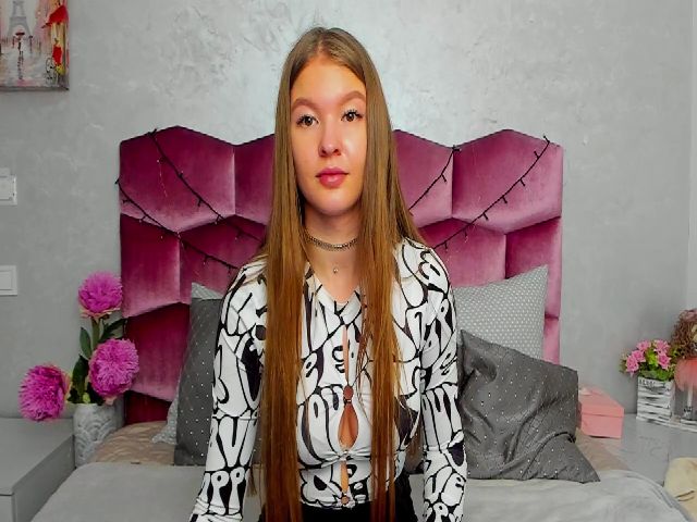 Live sex webcam photo for Mila_Hoot #272905287