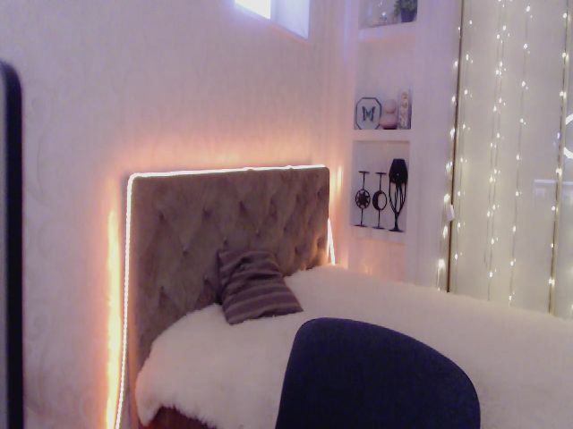 Live sex webcam photo for Milana_Kelly #272005597