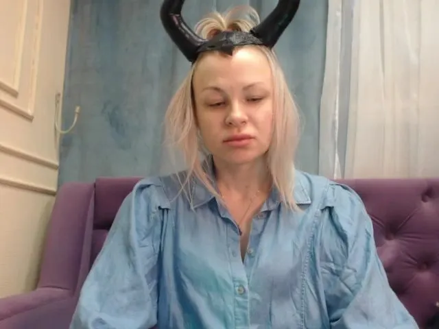Live sex webcam photo for MilenaNa #272797381