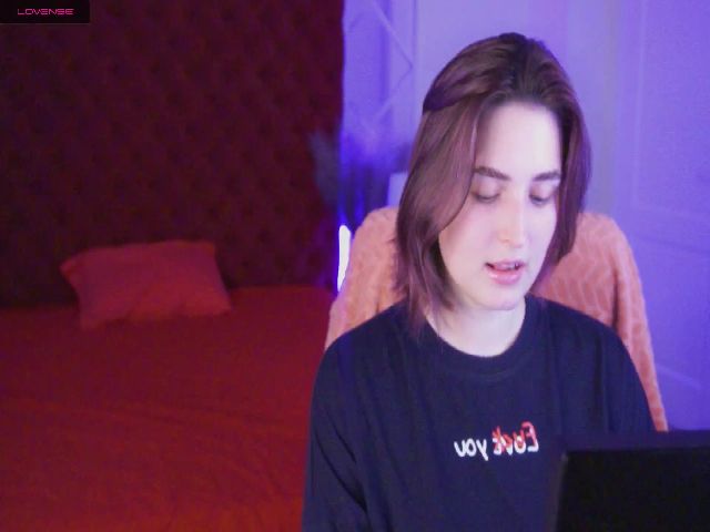Live sex webcam photo for MileyDreams #271688429