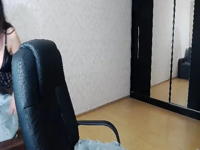 Live sex webcam photo for MileyQueen22 #273801634