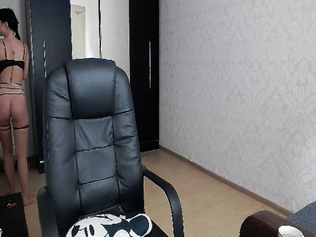 Live sex webcam photo for MileyQueen22 #274205146