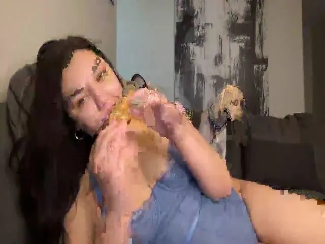 Live sex webcam photo for MileyxSmiles #273939358