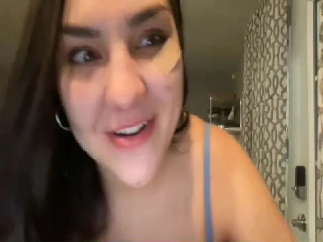 Live sex webcam photo for MileyxSmiles #273939442
