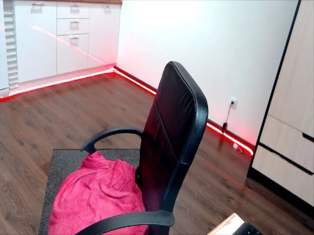 Live sex webcam photo for MilfScarlette #271974239