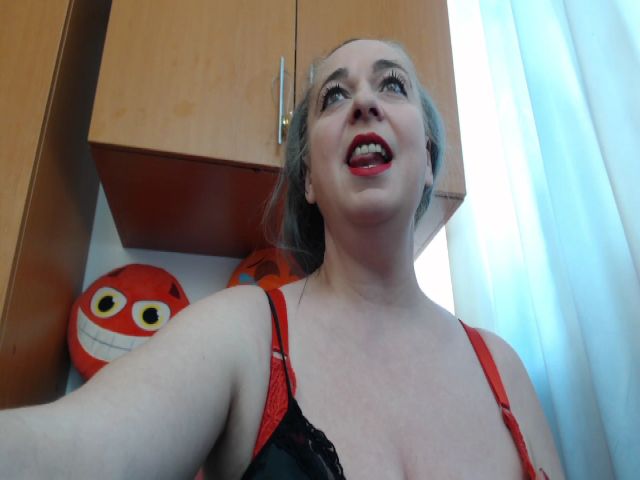 Live sex webcam photo for MilfySophiee #273063986