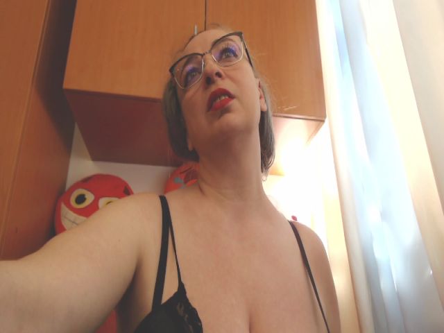 Live sex webcam photo for MilfySophiee #273082676