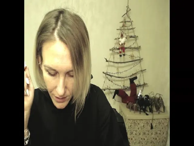 Live sex webcam photo for MiliEsiens #271799843