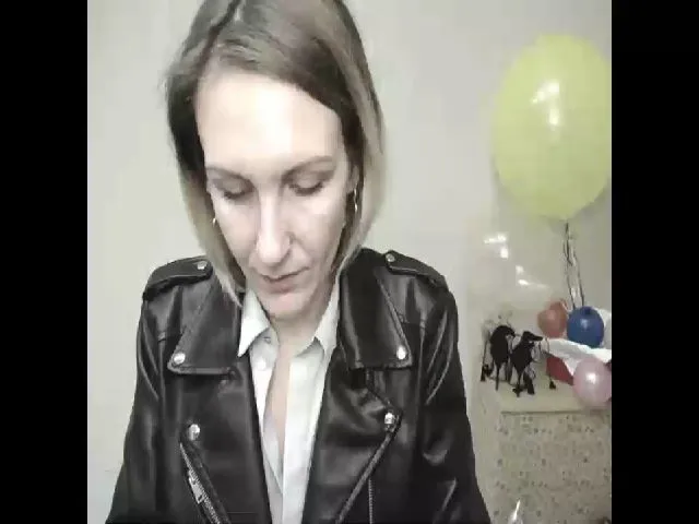 Live sex webcam photo for MiliEsiens #272251764