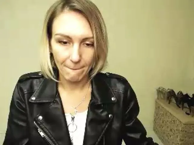 Live sex webcam photo for MiliEsiens #272314954