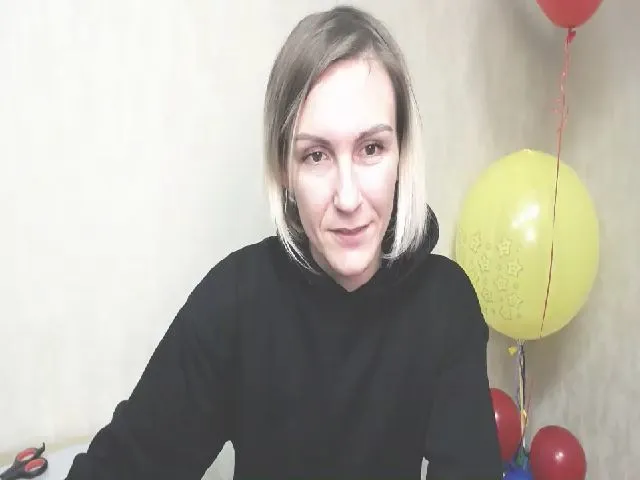 Live sex webcam photo for MiliEsiens #272399347