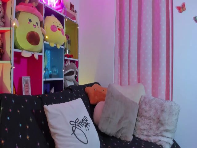 Live sex webcam photo for MillyCollins #273534403