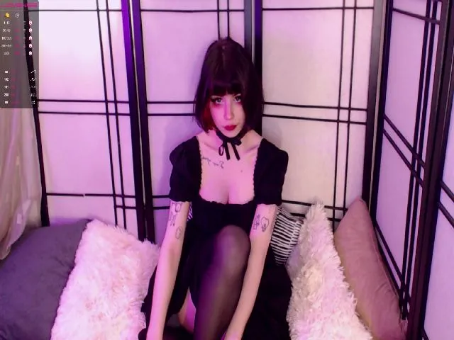 Live sex webcam photo for MinaSanna #272642346