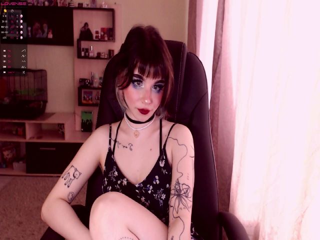 Live sex webcam photo for MinaSanna #273232590