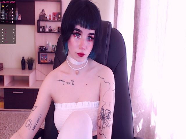 Live sex webcam photo for MinaSanna #273493432