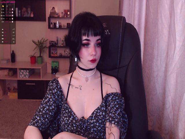 Live sex webcam photo for MinaSanna #273589671