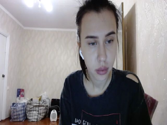 Live sex webcam photo for MiniDivaa #273045610