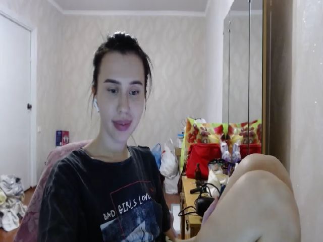 Live sex webcam photo for MiniDivaa #273045802