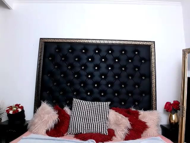 Live sex webcam photo for MiraHaze #271786784