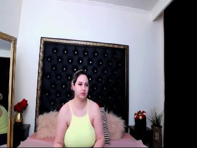 Live sex webcam photo for MiraHaze #273115236