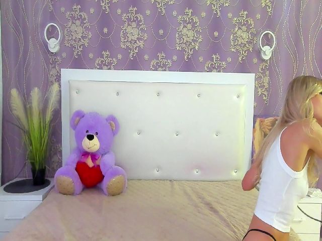 Live sex webcam photo for MirandaaQueen #273846313