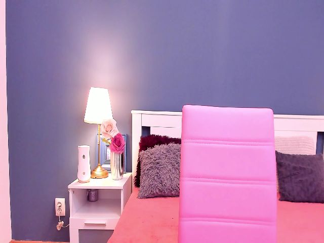 Live sex webcam photo for MiriamJoy #273389698