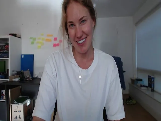 Live sex webcam photo for MiroNika #274310570